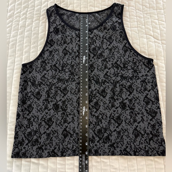 Tangerine Active Tank Gray Black Abstract Print Sleeveless Workout Athletic - Picture 4 of 6